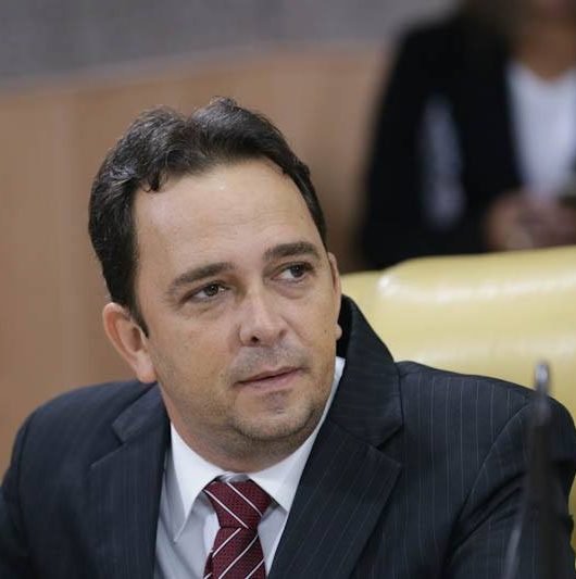 Vereador Fábio Meireles cobra tramitação de proposta que reduz recesso na Câmara de Aracaju