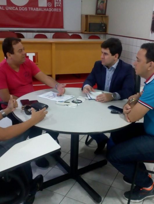 Fábio discute plano de cargos e salários com servidores da SMTT
