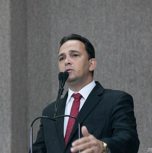 “Obra da Euclides causa transtorno e não resolve o problema”, diz Fábio Meireles