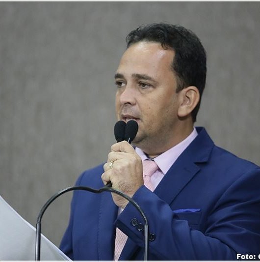 Projeto de Fábio que reduz recesso na CMA é aprovado em 1ª discussão