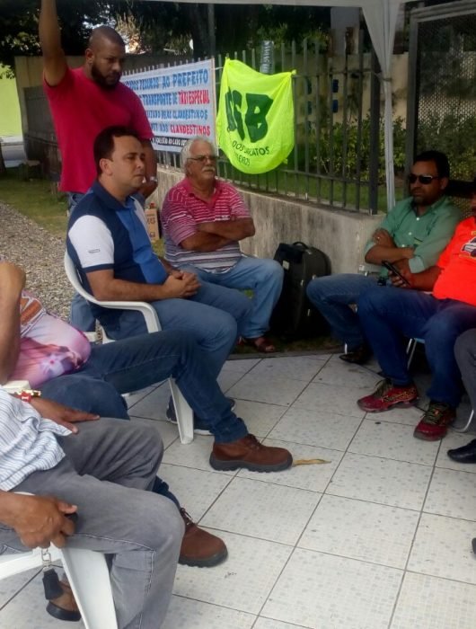 Vereador Fábio Meireles ouve demandas dos taxistas de Aracaju